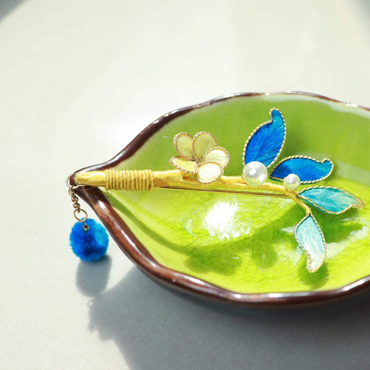 velvet flower breastpin accessory