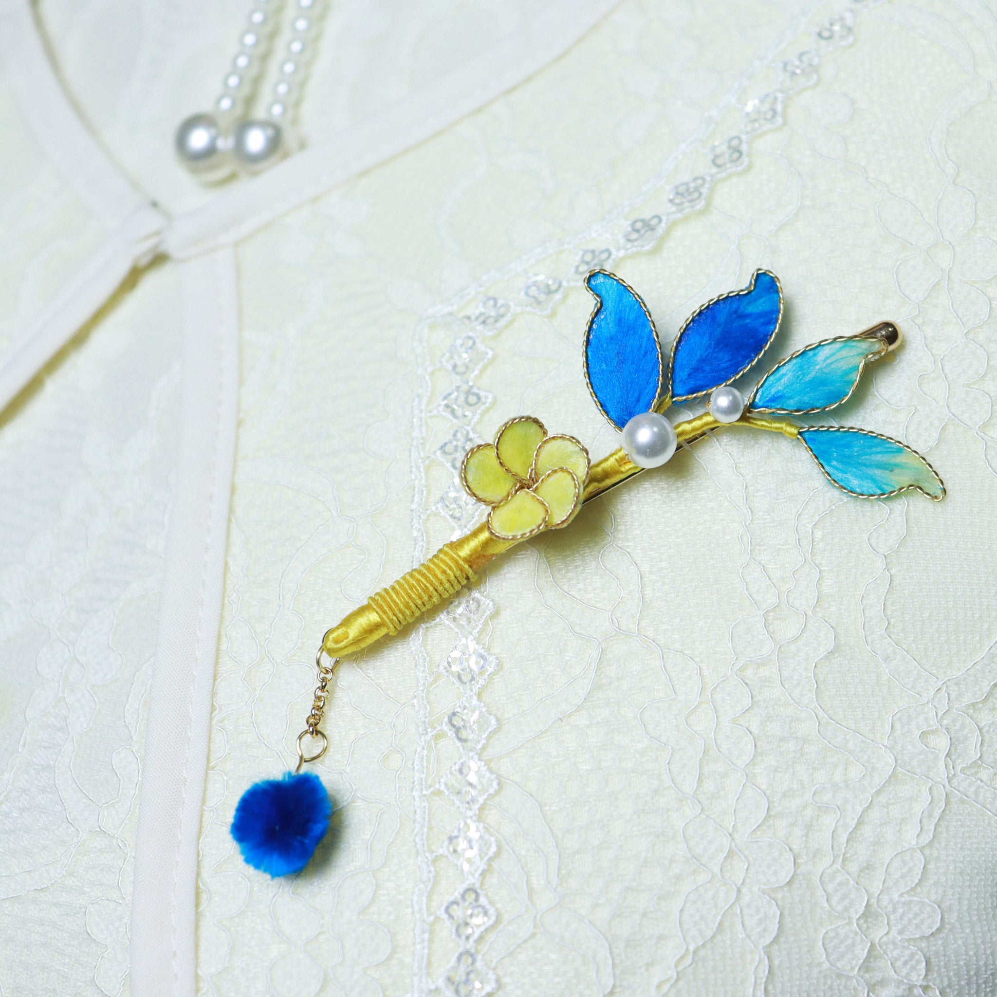 velvet flower breastpin accessory